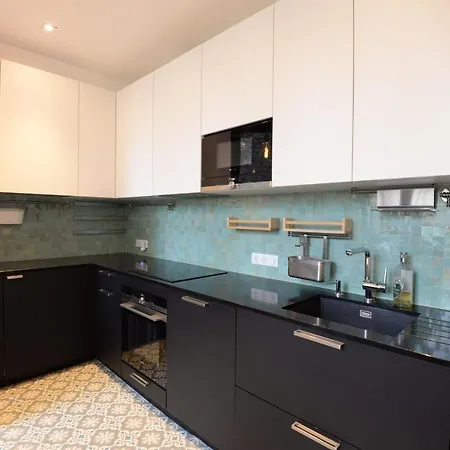 Daire Magnificent And Spacious Apt With Balcony Paris