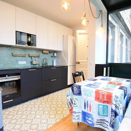 Daire Magnificent And Spacious Apt With Balcony