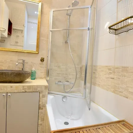Magnificent And Spacious Apt With Balcony Paris